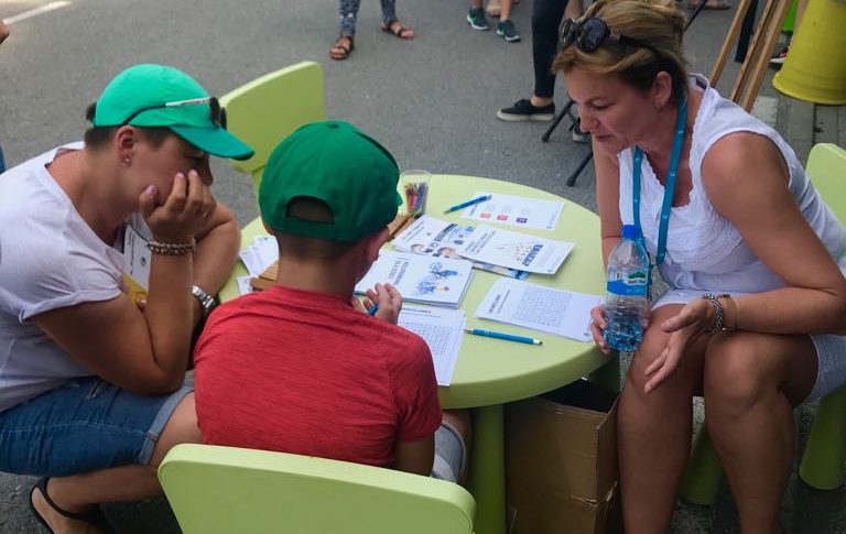 dziecko, rodzice, zabawa, stolik, piknik