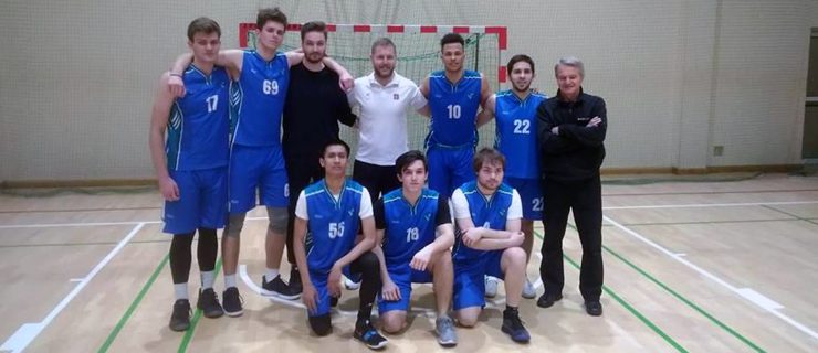 koszykarze, sportowcy, grupa, hala, mężczyźni