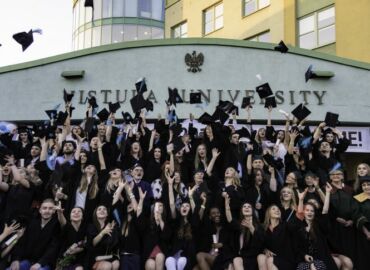 Pełni radości i wielkich planów na przyszłość – nasi studenci zakończyli studia!
