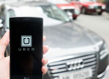 Aplikacja Uber. Czy warto z niej korzystać?