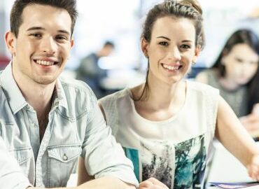 Jak studiować za darmo na prywatnej uczelni