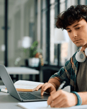 Ekonomia studia dzienne, zaoczne a może online – co wybrać?