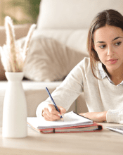 Studia online – dla kogo to najlepszy wybór? Sprawdź, czy to opcja dla Ciebie