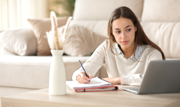 Studia online – dla kogo to najlepszy wybór? Sprawdź, czy to opcja dla Ciebie