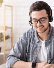 Zarządzanie studia online – czy można pogodzić naukę z pracą?