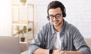 Zarządzanie studia online – czy można pogodzić naukę z pracą?