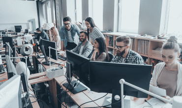 Czy informatyka nadal ma sens? Perspektywy pracy po studiach IT